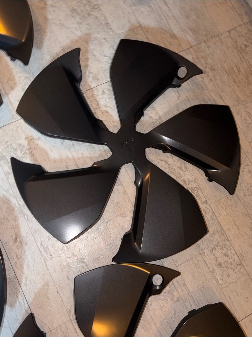 Tesla 19" Crossflow Wheel covers for 26’ Model Y - Picture 4 of 5